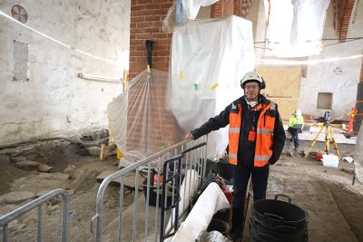 Maarian kirkon kaivauksia johtava arkeologi Kari Uotila.