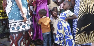 Suomessa luterilainen kirkko pienenee, mutta Tansaniassa se kasvaa – Kirkon johdolla on teoria siitä, mistä ero johtuu