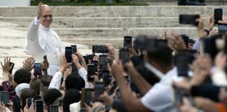 Rauhallinen, nöyrä, viisas – mitä tiedämme paavi Leo XIV:stä?