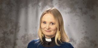 Kirkon tulevaisuus ei huolestuta Hailuodon uutta kirkkoherraa Seija Helomaata: ”Aina löytyy ihmisiä, jotka rukoilevat, lukevat Raamattua ja murtavat yhteistä leipää” Kirkon tulevaisuus ei huolestuta Seija Helomaata