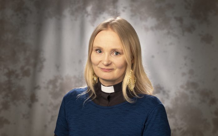 Seija_työkuva_FullResColCorr01 Kirkon tulevaisuus ei huolestuta Seija Helomaata