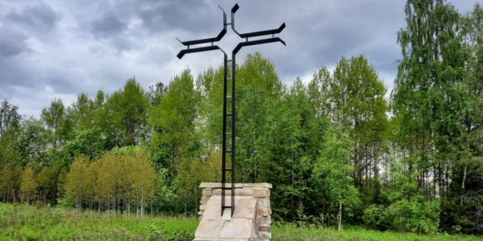 Keminmaan keskiaikaisten kirkkojen muistomerkki