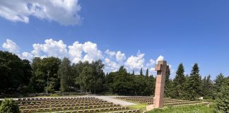 Kaksi ystävystä kiersi kaikki Suomen sankarihautausmaat — hautojen kunto herätti ihastusta ja kritiikkiä