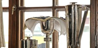 ”Päämääränä pitäisi olla näkyvä ykseys” – piispat Jolkkonen ja Goyarrola kommentoivat metropoliitta Ambrosiuksen ekumeenista ehtoollistoivetta