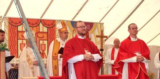 Lähetyshiippakunnan toiminta täyttää 25 vuotta — kesäjuhlissa Loimaalla tähyiltiin kirkon tulevaisuuteen ja vihittiin kaksi uutta pastoria