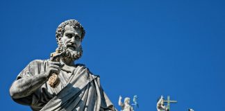 Media: Vatikaanissa jälleen uusi finanssiskandaali — nyt syytöksiä rahanpesusta finanssiskandaali ravistelee vatikaania