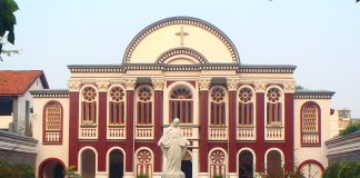 Vatikaani ja Kiina jatkavat suhteiden lämmittämistä – diplomaattisten suhteiden solmimiseen lienee vielä matkaa Vatikaani ja Kiina ovat lähentyneet. Kuvassa katolinen kirkkorakennus Kiinassa.