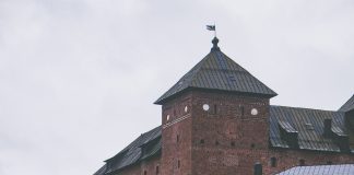 Suomalaisia ei käännytetty väkivalloin kristityiksi eikä ruotsalaisiksi, väittää sotahistorian professori