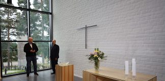 Turun Hirvensalossa vanhasta kirkosta säilytettiin kompromissina pari seinää – uusi pyrkii kunnioittamaan vanhan muotokieltä Hirvensalon kirkko