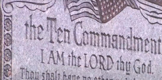 Kymmenen käskyä pysähtyi Teksasissa liittovaltion tuomariin