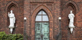 Analyysi: Aneet ovat jälleen ajankohtaisia – Voiko luterilainen saada aneen kävelemällä pyhän oven läpi?