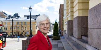 Lasikattojen särkijä Raija Sollamo toivoo, että kirkon päätöksenteko saataisiin sopusointuun rakkauden kanssa