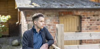 Väsyminen fraaseihin vei näyttelijä Antti Tiensuun hiljaisuuden pariin