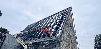 Pälkäneen rauniokirkolle koittaa uusi aika – pian saadaan lasikatto paikalleen