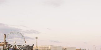 Puurakentaminen teki vaikutuksen arkkipiispaan, kun hän valitsi Arkkitehtuurin Finlandia -voittajan Puurakentaminen palkittiin Arkkitehtuurin Finlandialla. Kuvassa Katajanokan laituri