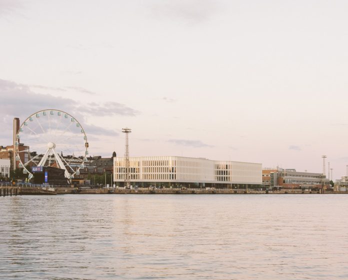 Puurakentaminen palkittiin Arkkitehtuurin Finlandialla. Kuvassa Katajanokan laituri