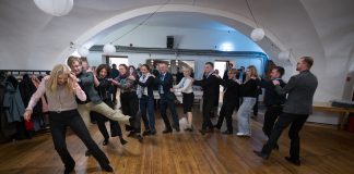 Näkökulma: Jos keskustelu ei etene, kannattaa kokeilla letkajenkkaa