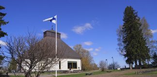 Tiekirkot vetivät ennätysmäärän kävijöitä kesällä 2025 tiekirkkojen suosio kasvussa