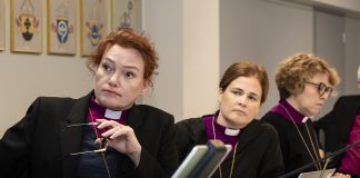 Piispainkokous pyytää Sleyltä ja Kansanlähetykseltä selvitystä Kenian pappisvihkimyksestä