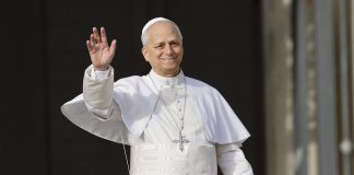 Paavi Leo palautti alkuperäiskansoilta vietyjä esineitä takaisin Kanadaan