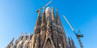 Maailman korkein kirkkorakennus on nyt Sagrada Familia
