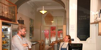 Korvapuusteja, kohtaamisia ja kaipausta: Merimieskirkko on ulkosuomalaisten turvasatama