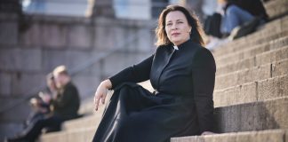 Kirkossa eletään suurten teologisten jännitteiden aikaa, Helsingin uusi tuomiorovasti Päivi Vähäkangas sanoo