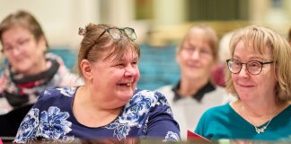 Tenoreita kaksi, bassoja ei yhtään – silti 110-vuotias Palokan kirkkokuoro valmistautuu juhlakonserttiin täynnä energiaa