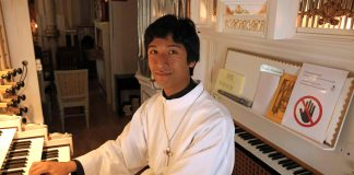 Supavit Nummelin on rakentanut omin käsin kappelin, junan, urut ja kirkonkelloja