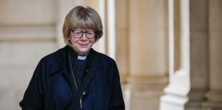 Tuleva Canterburyn arkkipiispa vastatuulessa: kantelu katosi hallinnon rattaisiin