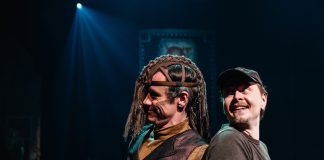 Teatteriarvio: Ihmiset löytävät toisensa maailmanlopun lähestyessä