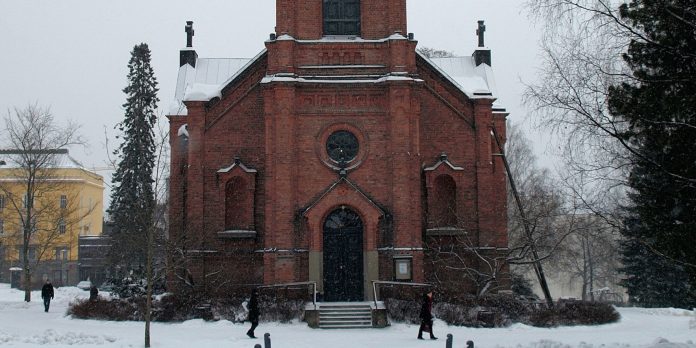 Jyväskylän kaupunginkirkko Jyväskylä'n Kaupunginkirkko edestä kuvattuna