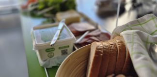 Nuorten maksuton iltapalatarjoilu Oulun seurakunnissa vastaa monenlaiseen nälkään