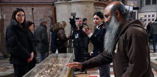 Fransiscus Assisilaisen jäänteet ovat ensimmäistä kertaa esillä Assisissa