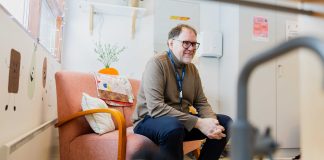 Sydänpysähdyksestä selvinnyt diakonissa Timo Naapuri ajaa isien asiaa