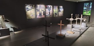 Käsityöläinen antaa metallitaiteelle sielun – Metallitaidetta kirkoista ja hautausmailta on esillä Suomen käsityön museossa