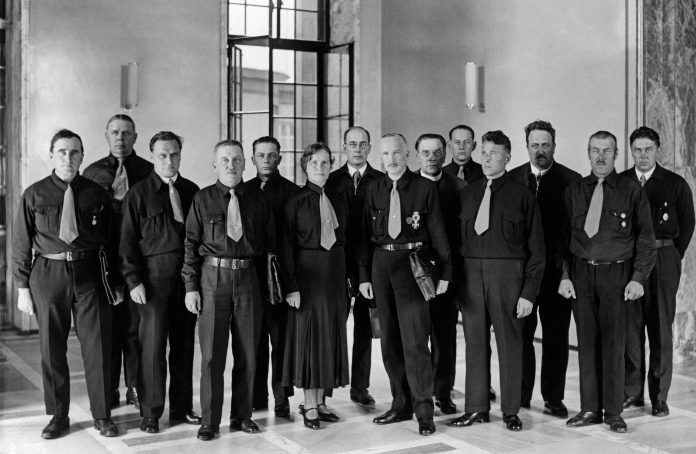 IKL kansanedustajat 1933 by Museovirasto Journalistinen kuvakokoelma