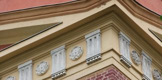 Seurakunta vaati romaneilta maksua etukäteen – kirkkoherralle tuomio