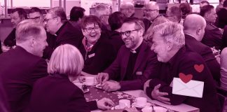 Lähetimme kirkolliskokoukseen ystävyyden kiertokirjeen – Päättäjien yhteisöstä piirtyi kuva, joka ei uutisissa näy