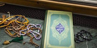 Iso joukko oppilaita jää koulun katsomusopetuksen ulkopuolelle – oman yhteisön antamaa opetusta ei valvo kukaan