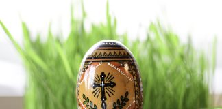 Osallistutko pääsiäisyön vai pääsiäisaamun messuun? – Vastaa kyselyyn