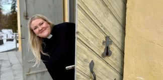 Tuuli Kapraali asetettiin kotiseurakuntansa kirkkoherraksi – ”En ole koskaan edes ajatellut, että asuisin jossain muualla”