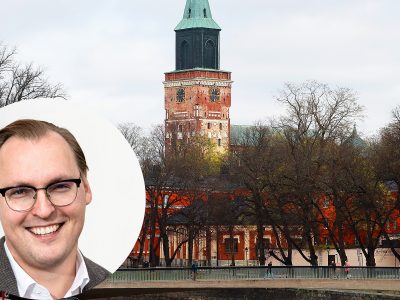 taustalla turun tuomiokirkko ja eteen leikattu niilo toivosen kasvokuva