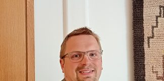 puolilähikuva miespapista