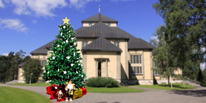 kuvakollaasi, jossa kesäisen kirkon edustalla on joulukuusi