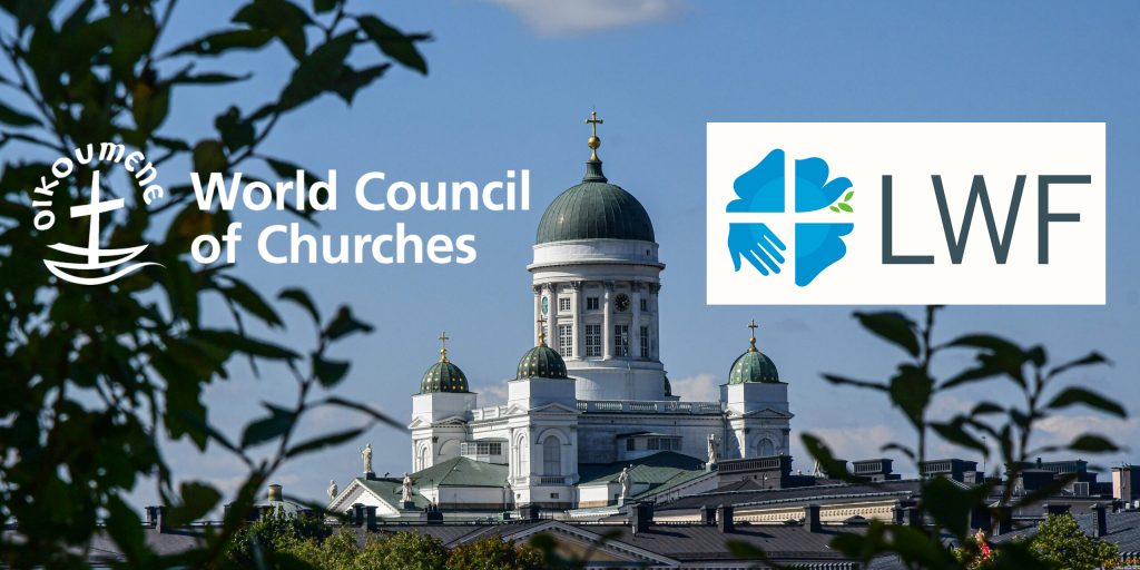 taustalla helsingin tuomiokirkko, kuvassa myös wcc ja lwf järjestöjen logot