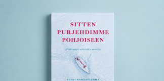 Vaaleansinisellä taustalla kirjan kansi. Kannen keskellä näkyy ylhäältä kuvattu purjevene halkomassa jäistä arktista merta. Kirjan nimi Sitten purjehdimme pohjoiseen on suurin pinkein kirjaimin, alaotsikkona Merkintöjä arktisilta meriltä. Tekijä on Sohvi Kangasluoma ja kustantaja Atena.