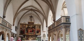 Lutherin saarnakirkko, Francken orpokoti ja Herrnhutin hiljainen hautausmaa johdattivat kirkkohistorian opiskelijat keskelle protestantismin historiaa