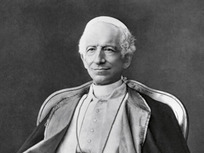 Mustavalkoinen valokuva, jossa kuvattuna paavi Leo XIII. Tämä paavi hallitsi 1878 - 1903.