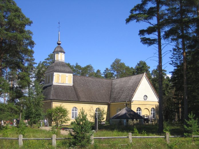 Paltaniemen kuvakirkko by Tomisti Wikimedia commons